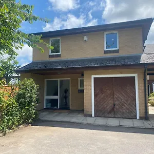 Pass The Keys Lovely 3 Bedroom Golf Club And Parking , Manchester United Kingdom